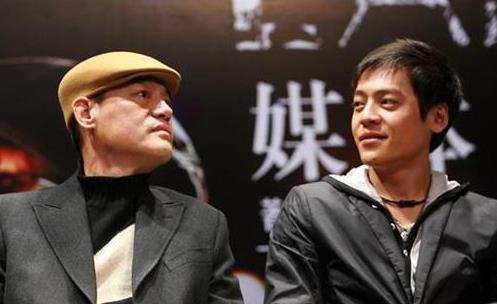 王子异家里为什么有钱父母干什么的？王子异父亲到底是谁是巍子吗
