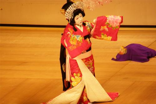 日本歌舞伎等于豪门吗藤间斋一次表演多少钱藤间斋是日本贵族吗