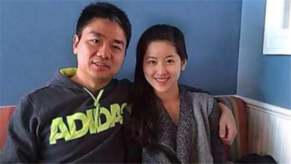 刘强东前妻和儿子照片为什么离婚后悔了吗,刘强东儿子是和谁生的