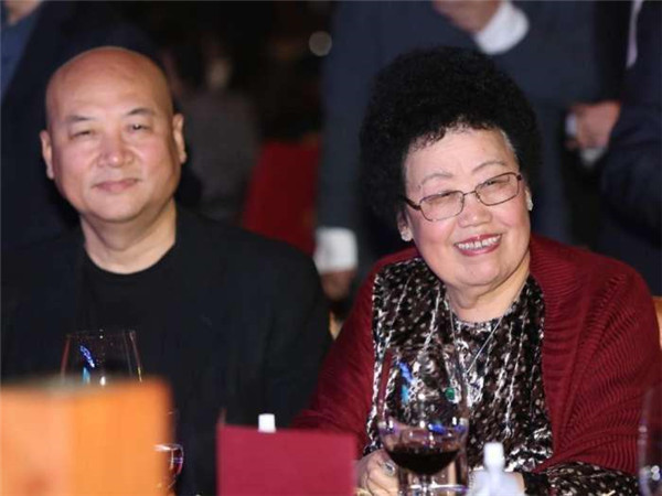 陈丽华前夫王友发照片 没想到陈丽华和前夫离婚原因是这个